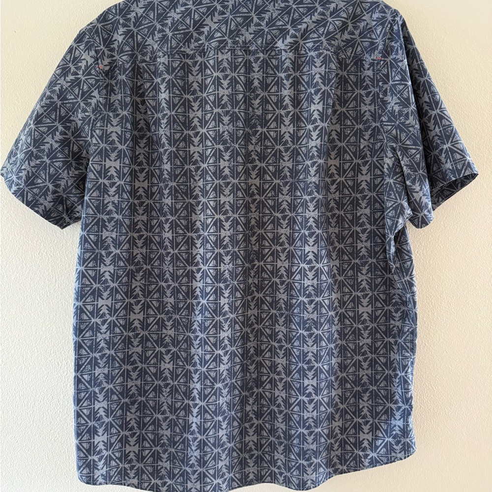 L.L. Bean Men's Blue Patterned Casual Shirt - Picture 5 of 6